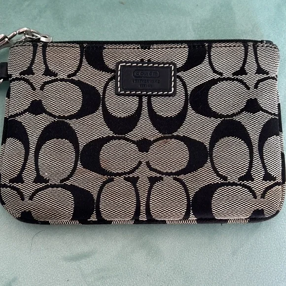 Coach wristlet - Picture 3 of 5